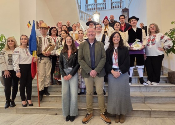 Castelló convierte sus plazas en un escaparate internacional del folclore con la 41ª edición del Festival de Danses