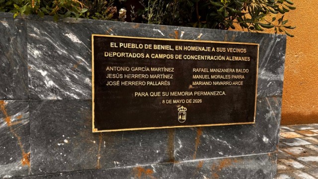 Beniel recuerda los vecinos deportados a campos de concentración nazis con una placa conmemorativa