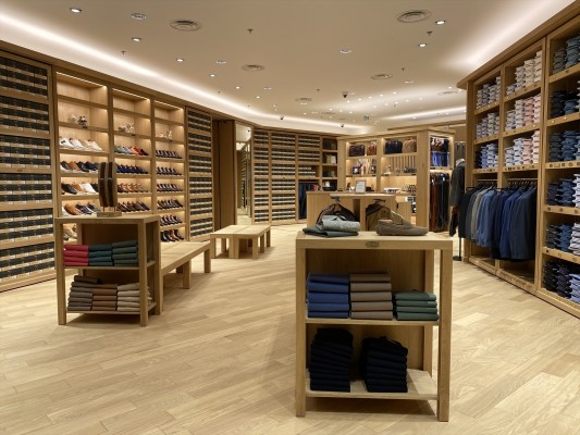 València gana nuevas firmas de moda: Tiny Cottons y Bexley abren en la calle Sorní