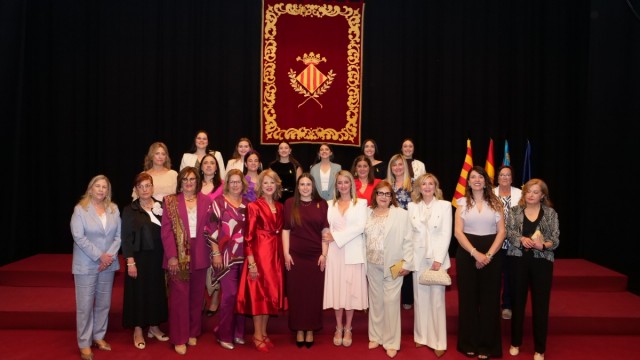 Vila-real calienta motores para sus fiestas: rinde homenaje a las cortes de honor de 1976 y 2001