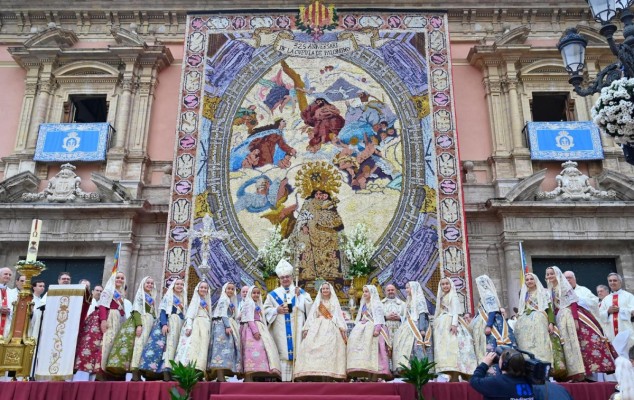 Benavent llama en la Missa d’Infants a condenar las guerras y avisa: 