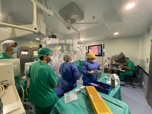 El Hospital Clínico de València supera las 1.000 intervenciones con cirugía robótica Da Vinci