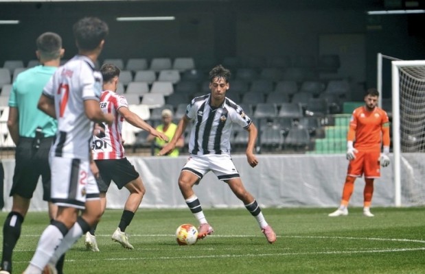 El Castellón B cae en la recta final frente a la SD Logroñés y se complica la permanencia 
