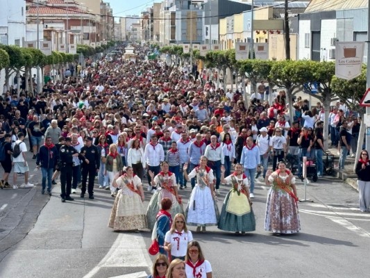 Miles de vecinos de Almassora acompañan a Santa Quitèria en una romería multitudinaria 