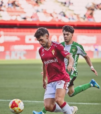  El Real Murcia sigue fallando en casa y se empeña en complicar la salvación