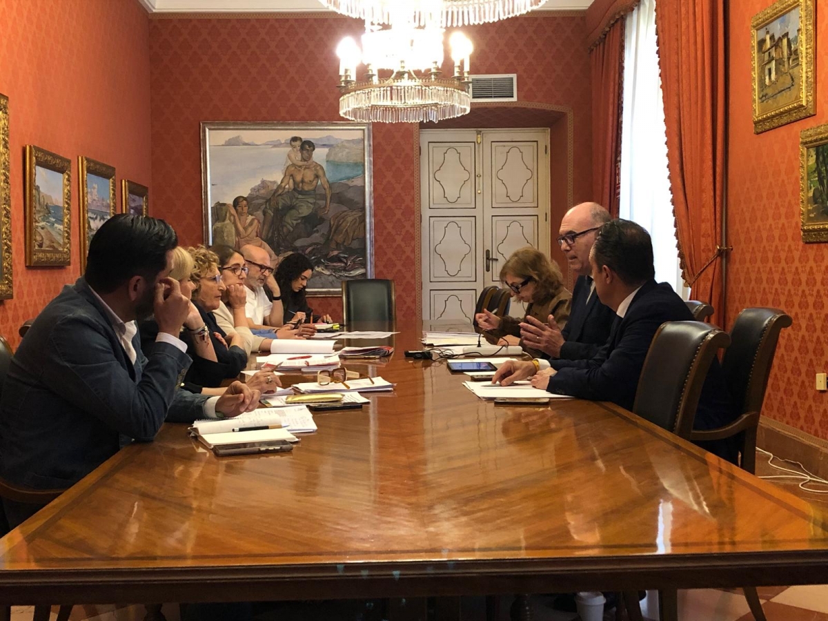 La comisión de las VPP de Alicante encalla entre ausencias e incógnitas sobre la presencia de Barcala