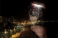 Los castillos de fuegos en El Postiguet ponen el colofón a Fogueres 2026