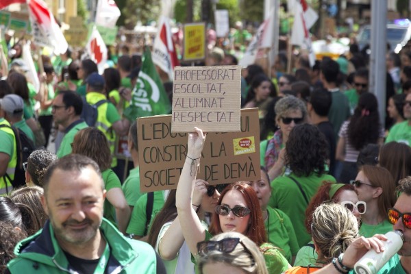 Las imágenes del primer día de la huelga educativa en Castellón