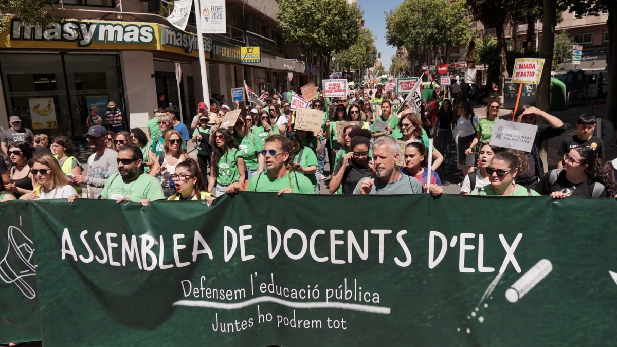 Movilización histórica en Elche con más de 3.000 personas por una huelga educativa de gran seguimiento