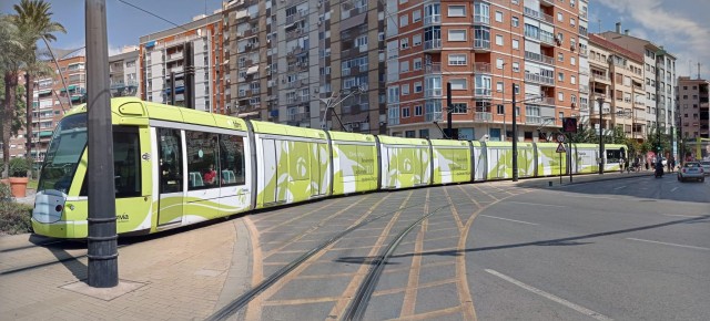 El alcalde Ballesta aborda con el secretario de Estado de Movilidad la ampliación del tranvía