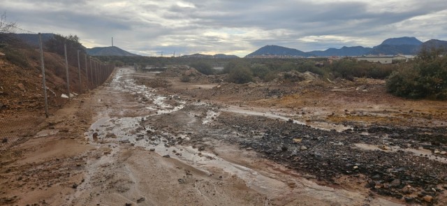 Denuncian que afectados por contaminación en Cartagena recurren a laboratorios privados ante la falta de respuesta sanitaria
