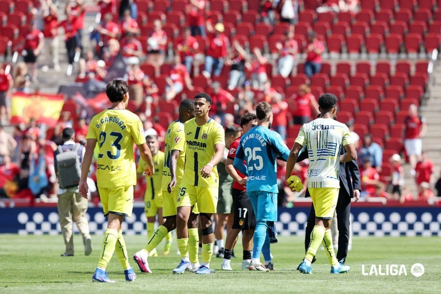Parte de la plantilla del Villarreal tras el duelo en Son Moix.
