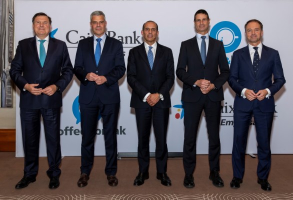 CaixaBank reúne en Valencia a 80 empresarios en una  ponencia impartida por Juan Verde, miembro del consejo  asesor de Joe Biden 
