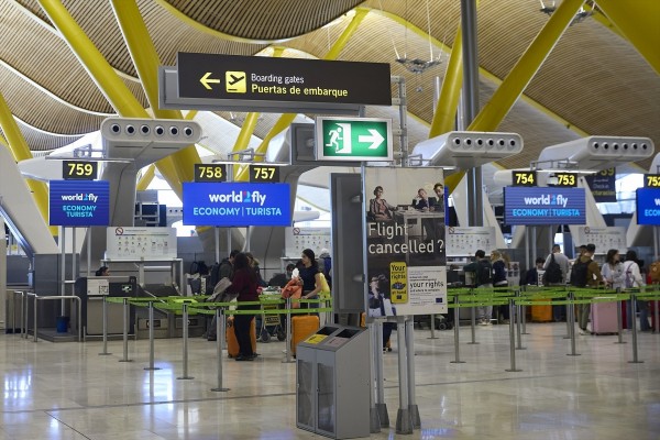 Los aeropuertos de Aena en España rozan los 94 millones de pasajeros hasta abril por el trasvase tras Adamuz