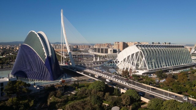 València gasta 746000 euros en reparar el puente de Calatrava sobre la Ciudad de las Artes