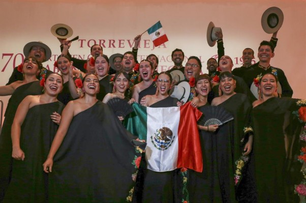 El coro de la Universidad de Guadalajara de Mexico triunfa en el 70º Certamen de Habaneras de Torrevieja