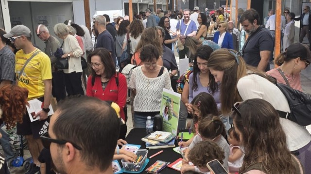 Más de 15.000 personas asisten a la Feria del Libro de Alicante con 200 autores en cinco días