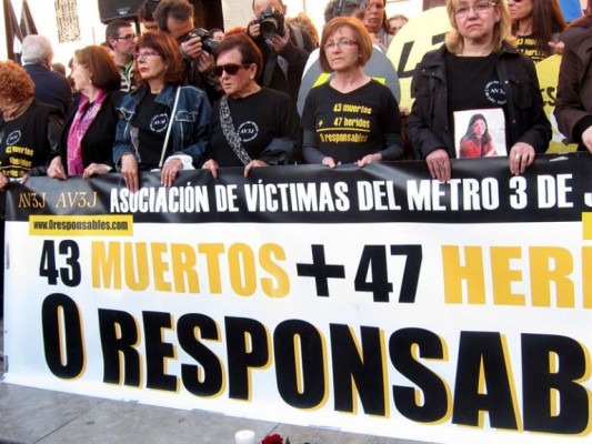 Un informe de la Unió de Periodistes concluye que Canal 9 manipuló las informaciones sobre el accidente de metro