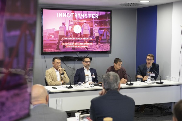 La UJI reúne en Espaitec a empresas referentes del sector aeroespacial para debatir sobre retos y oportunidades