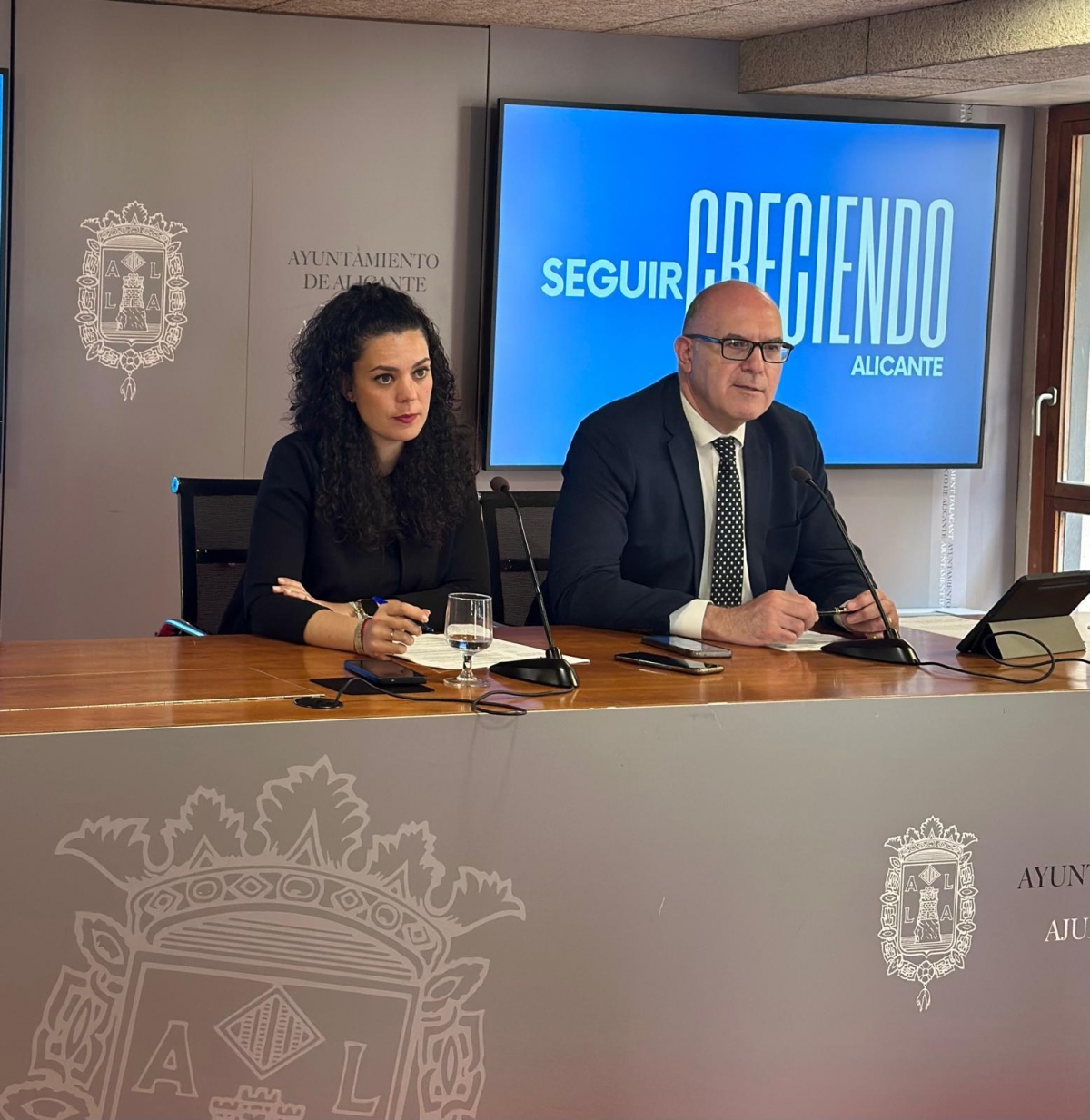 Los portavoces del equipo de gobierno, Cristina Cutanda y Manuel Villar. - Los portavoces del equipo de gobierno, Cristina Cutanda y Manuel Villar.