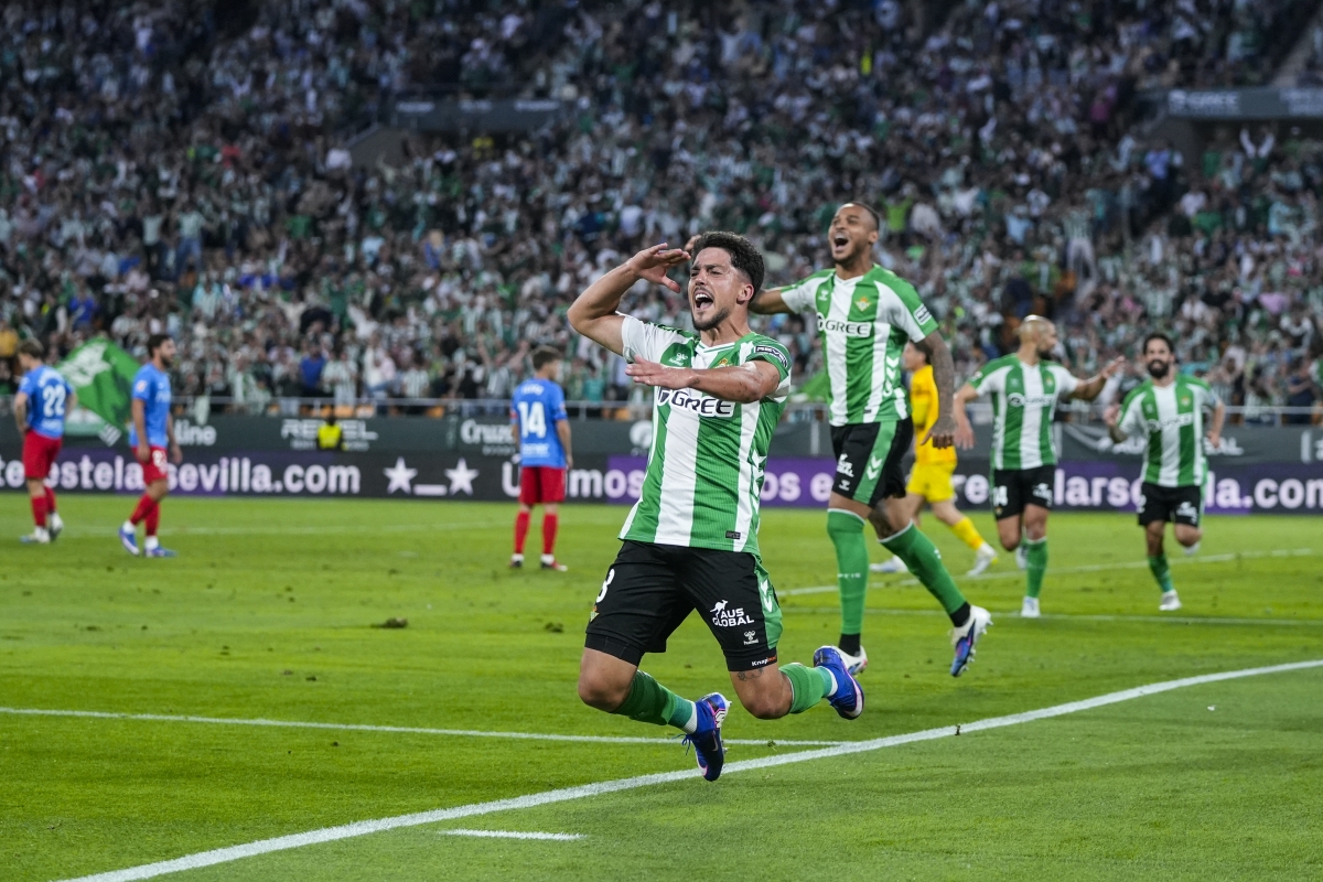Fornals celebra su gol