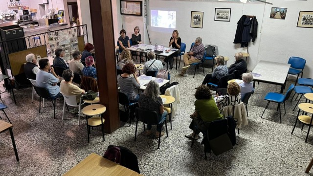 El Raval Roig de Alicante reclama la peatonalización de Virgen del Socorro y menos terrazas en Topete