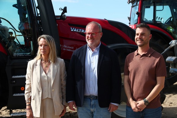 La Diputación de Valencia presenta en Puçol nuevos equipos para la limpieza de las playas