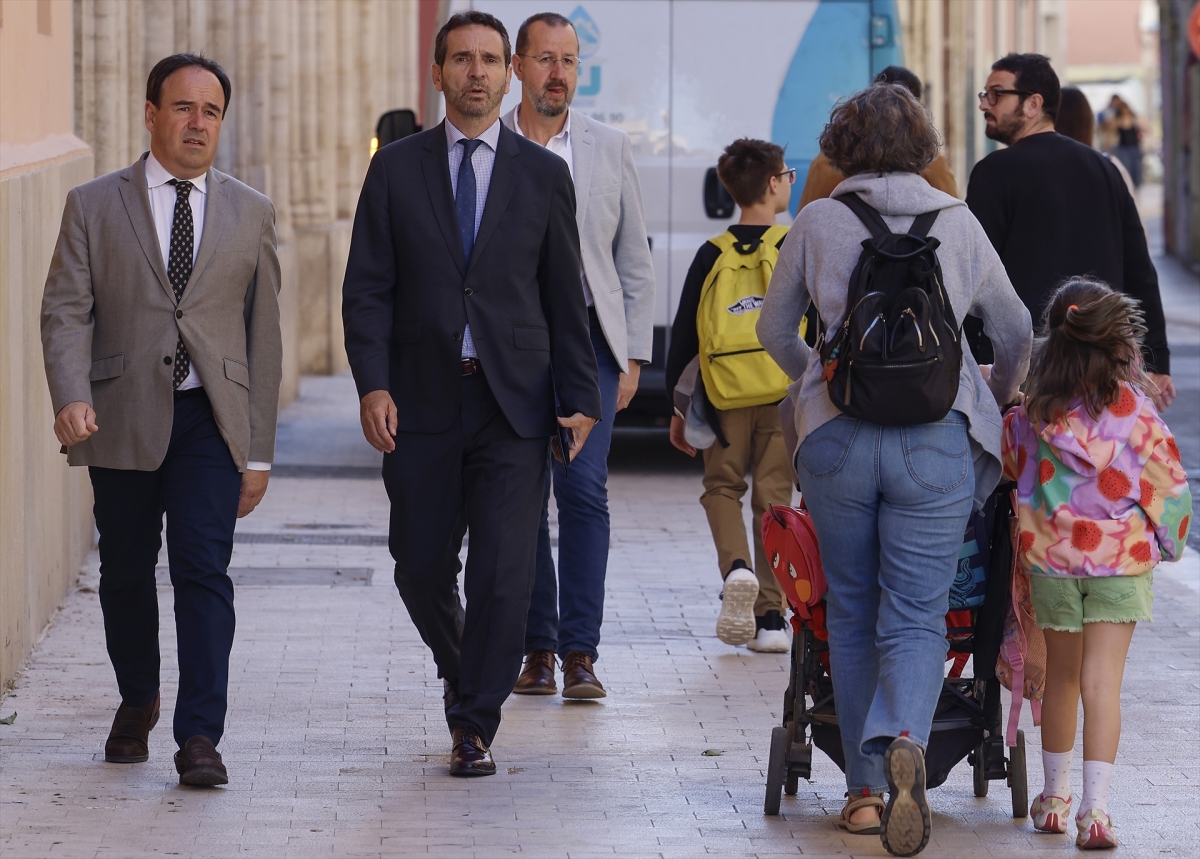Llorca asegura que la Generalitat está abierta a negociar con los sindicatos: 