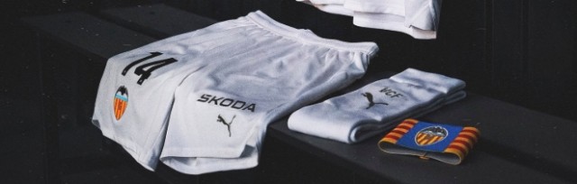 El Valencia jugará con pantalón blanco para ayudar a ‘teñir’ Mestalla de ese color