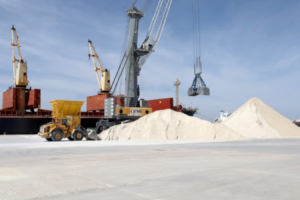 PortCastelló refuerza su estrategia para potenciar su alianza con la cerámica: proyecta su capacidad para exportar 4.834 millones de €