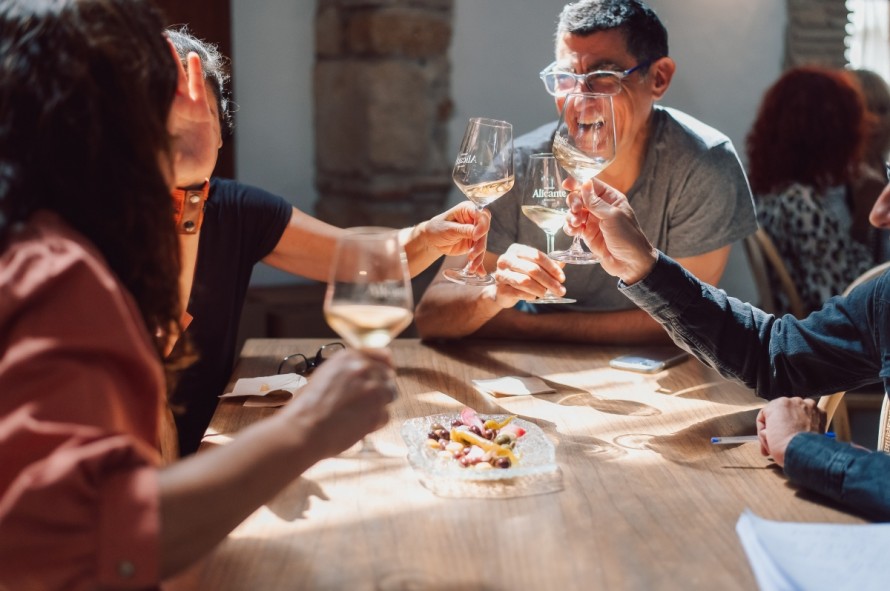 Terra Moscatell, la feria de vinos del Mediterráneo, celebrará su quinta edición el sábado 23 de mayo  en Els Magazinos