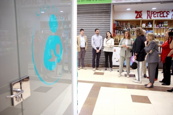 El Mercado de Algirós estrena sala de lactancia