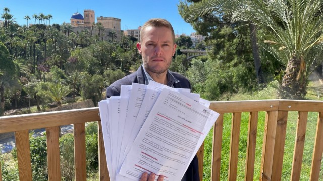 El PSOE de Elche denuncia el colapso de la dependencia y exige a PP y Vox 