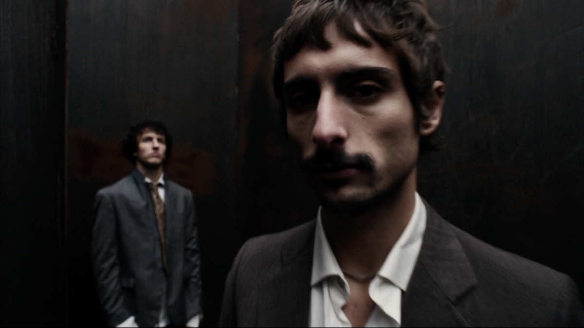 Matt McCreary y Charles Auguste hacen suyo el Parque de Cabecera con danza, acrobacias, parkour y performance