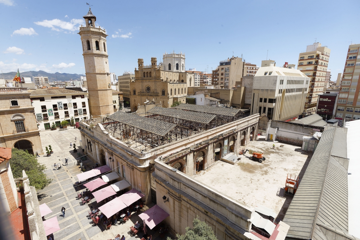La historia del edificio se entrelaza con la propia evolución urbana de la plaza Mayor.