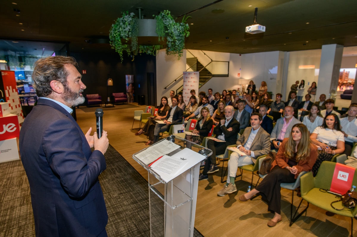 Universidad y empresa se unen en los Premios Business Lab para impulsar el talento de más de 300 alumnos en Valencia, en imágenes