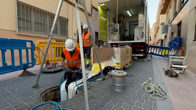 Aigües d’Elx utiliza un sistema innovador para el alcantarillado en la calle Teniente Ruiz Bru