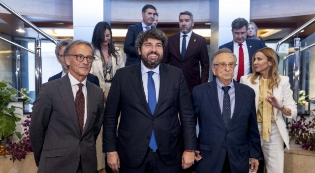 López Miras reivindica que las empresas de la Región juegan en 