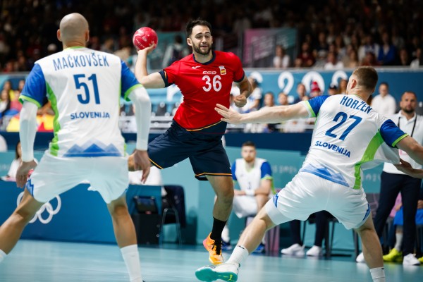 Los Hispanos despiertan a tiempo