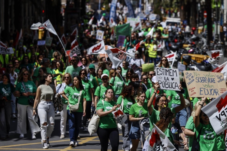 Concentraciones de profesores de la enseñanza pública recuerdan que 