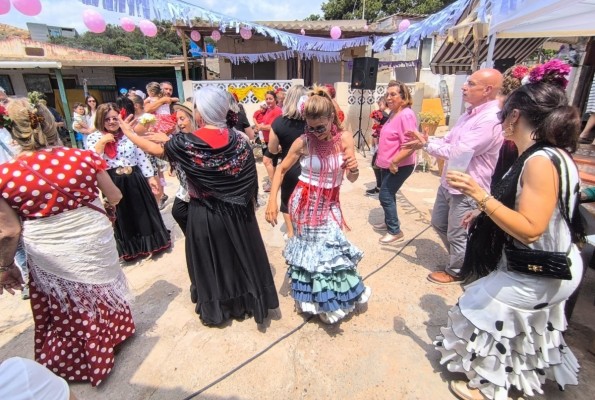 La Algameca Chica de Cartagena se viste de faralaes este sábado: música y gastronomía para celebrar su Cruz de Mayo