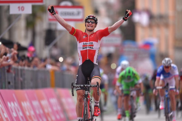 Triplete para Greipel; Jungels sigue líder