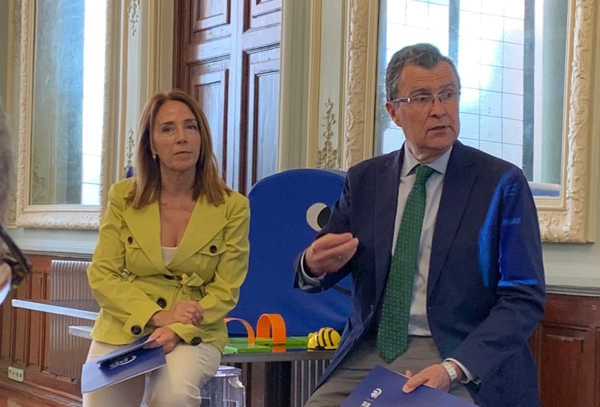 La edil Belén López y el alcalde de Murcia, José Ballesta.