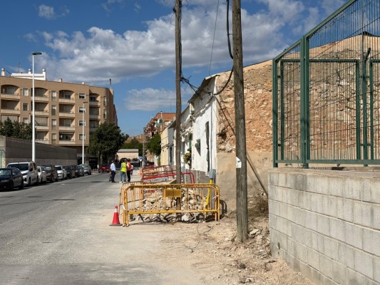 Comienzan las obras en Elche para mejorar la accesibilidad de las viviendas en la calle Piaña