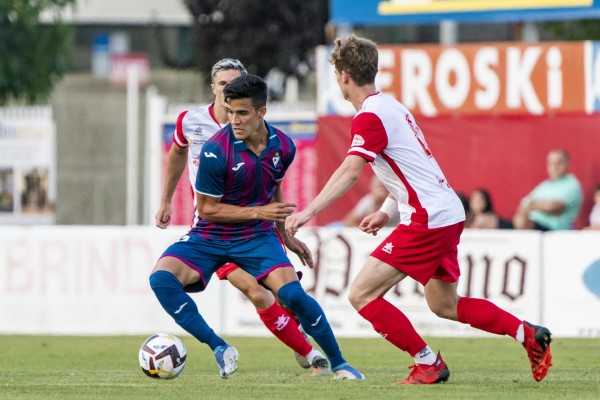 El venezolano Jorge Yriarte llega al Murcia cedido por el Eibar tras su paso por Amorebieta 
