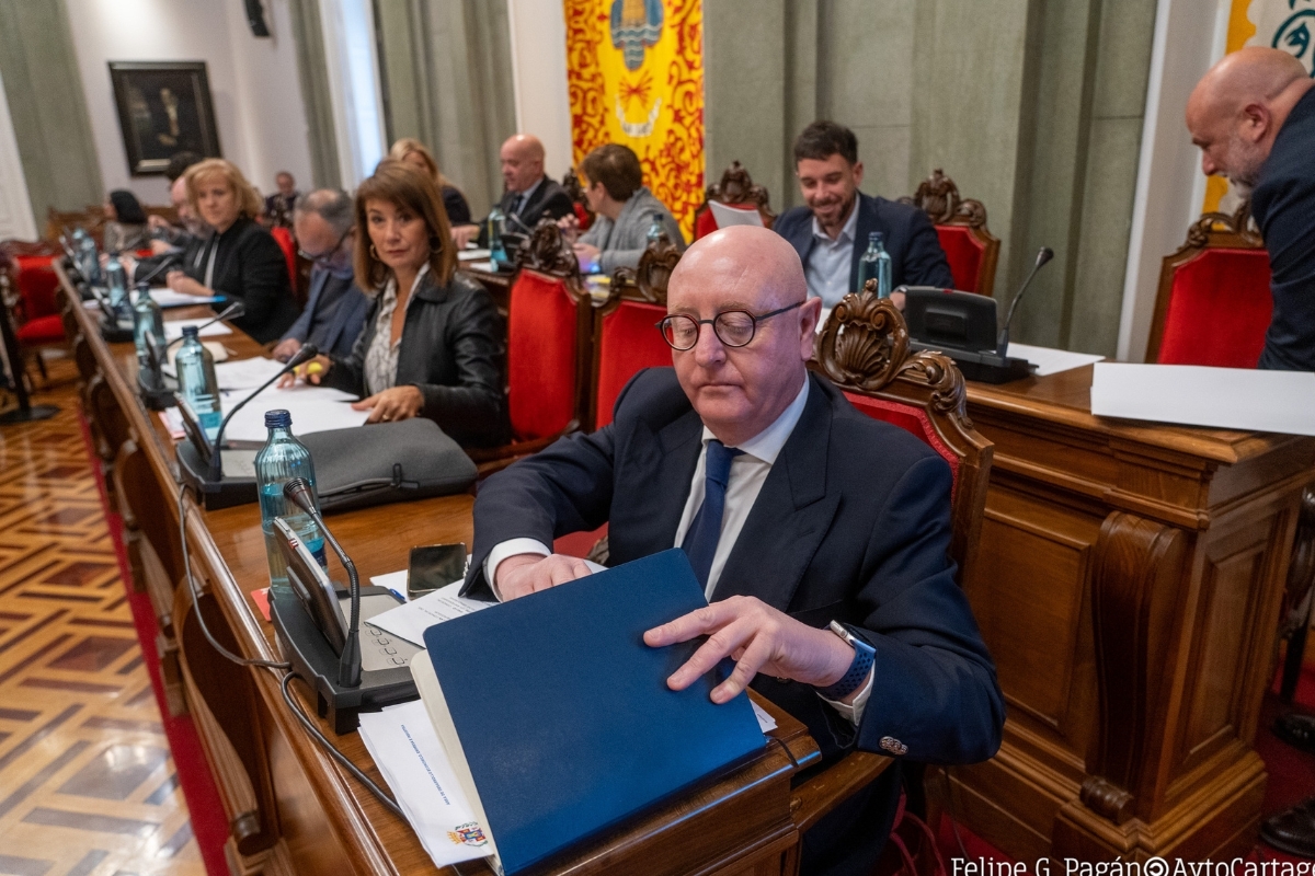 De 'conspirador' a 'valiente': la oposición cambia el relato sobre el concejal Diego Salinas tras romper con Arroyo en el Gobierno de Cartagena