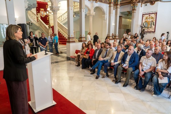 Cartagena reconoce la trayectoria de más de medio centenar de empleados municipales jubilados