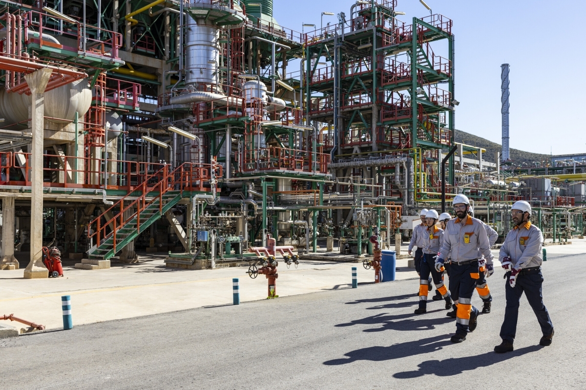 Repsol garantiza, con inversiones de más de 1.500 millones, el suministro de queroseno ante la crisis de Irán