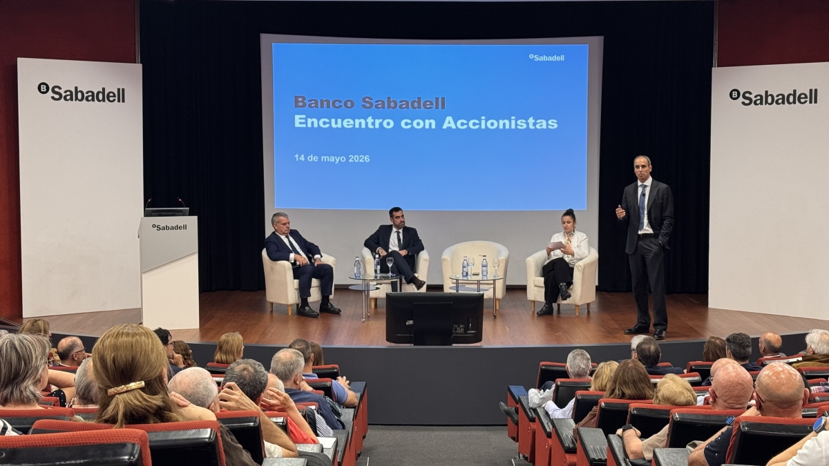 Banco Sabadell reúne a 150 accionistas en el centro de Óscar Esplá en Alicante y el Hub de València