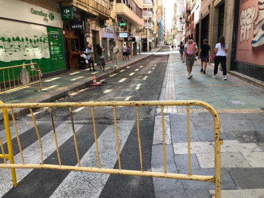 Compromís exige conocer el calendario de actuaciones de asfaltado en Alicante